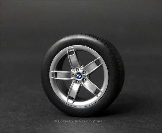 1:18 BMW E39 540i Touring Rim Size